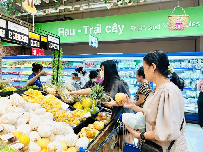 Người tiêu dùng vẫn trong xu hướng ưu tiên mua sắm hàng thiết yếu, hàng có khuyến mạiẢnh: Thanh Nhân Người tiêu dùng vẫn trong xu hướng ưu tiên mua sắm hàng thiết yếu, hàng có khuyến mạiẢnh: Thanh Nhân