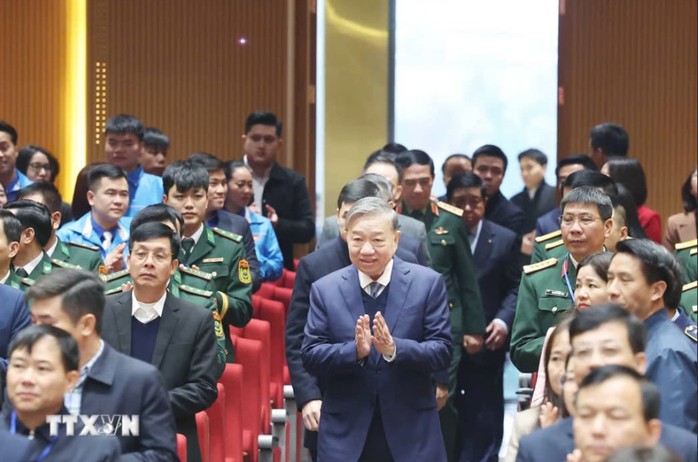 Tổng Bí thư Tô Lâm: Bảo vệ an ninh biên giới gắn với bảo vệ văn hóa, phát triển kinh tế biên giới- Ảnh 1. Tổng Bí thư Tô Lâm: Bảo vệ an ninh biên giới gắn với bảo vệ văn hóa, phát triển kinh tế biên giới- Ảnh 1.