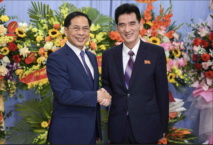 Lễ kỷ niệm 75 năm ngày thiết lập quan hệ ngoại giao Việt Nam - Triều Tiên- Ảnh 2. Lễ kỷ niệm 75 năm ngày thiết lập quan hệ ngoại giao Việt Nam - Triều Tiên- Ảnh 2.