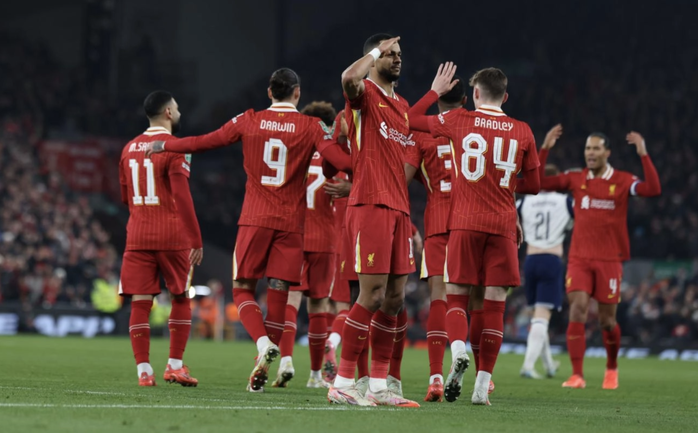 "Mở tiệc" bàn thắng trước Tottenham, Liverpool đoạt vé dự chung kết League Cup- Ảnh 2. "Mở tiệc" bàn thắng trước Tottenham, Liverpool đoạt vé dự chung kết League Cup- Ảnh 2.