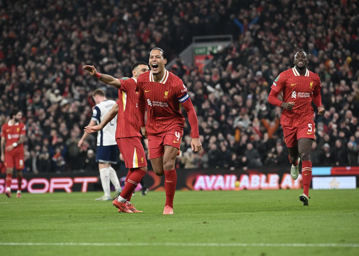 "Mở tiệc" bàn thắng trước Tottenham, Liverpool đoạt vé dự chung kết League Cup- Ảnh 5. "Mở tiệc" bàn thắng trước Tottenham, Liverpool đoạt vé dự chung kết League Cup- Ảnh 5.