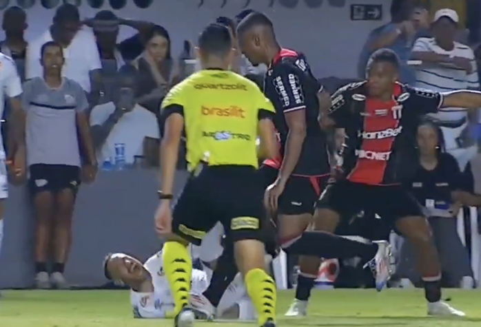 Neymar: "Họ như muốn làm gãy cổ chân tôi"- Ảnh 2. Neymar: "Họ như muốn làm gãy cổ chân tôi"- Ảnh 2.