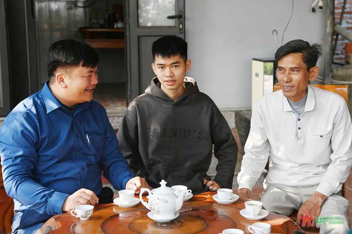 Hai anh em song sinh 18 tuổi cùng viết đơn tình nguyện lên đường tòng quân- Ảnh 2. Hai anh em song sinh 18 tuổi cùng viết đơn tình nguyện lên đường tòng quân- Ảnh 2.