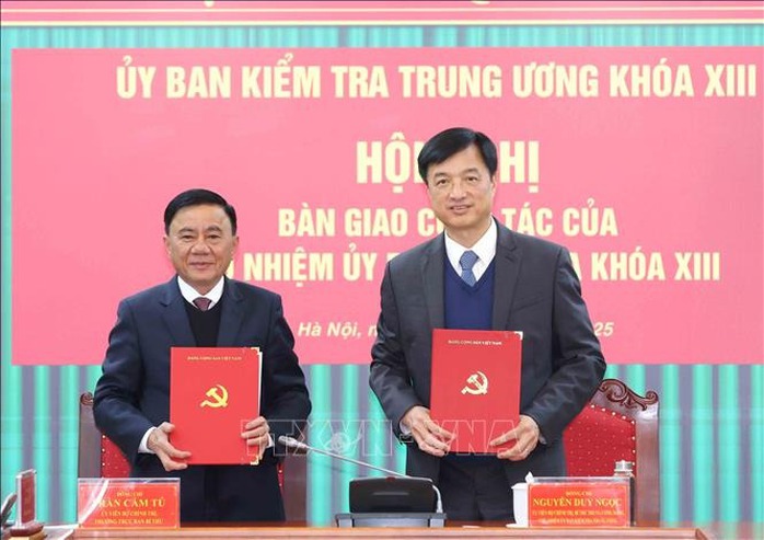 Tổng Bí thư Tô Lâm dự Hội nghị bàn giao công tác của Chủ nhiệm Ủy ban Kiểm tra Trung ương- Ảnh 6. Tổng Bí thư Tô Lâm dự Hội nghị bàn giao công tác của Chủ nhiệm Ủy ban Kiểm tra Trung ương- Ảnh 6.