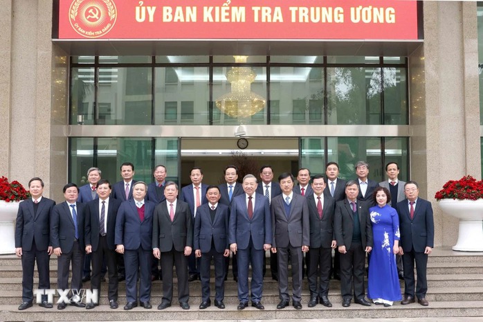 Tổng Bí thư Tô Lâm dự Hội nghị bàn giao công tác của Chủ nhiệm Ủy ban Kiểm tra Trung ương- Ảnh 9. Tổng Bí thư Tô Lâm dự Hội nghị bàn giao công tác của Chủ nhiệm Ủy ban Kiểm tra Trung ương- Ảnh 9.