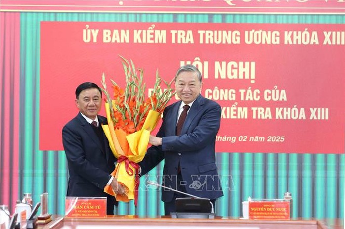 Tổng Bí thư Tô Lâm dự Hội nghị bàn giao công tác của Chủ nhiệm Ủy ban Kiểm tra Trung ương- Ảnh 4. Tổng Bí thư Tô Lâm dự Hội nghị bàn giao công tác của Chủ nhiệm Ủy ban Kiểm tra Trung ương- Ảnh 4.