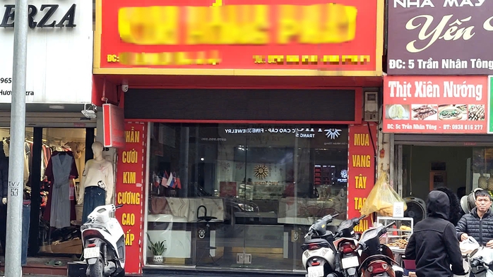 Hình ảnh khác lạ ở nhiều tiệm vàng trong ngày vía Thần Tài
- Ảnh 1. Hình ảnh khác lạ ở nhiều tiệm vàng trong ngày vía Thần Tài
- Ảnh 1.