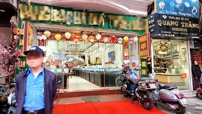 Hình ảnh khác lạ ở nhiều tiệm vàng trong ngày vía Thần Tài
- Ảnh 2. Hình ảnh khác lạ ở nhiều tiệm vàng trong ngày vía Thần Tài
- Ảnh 2.