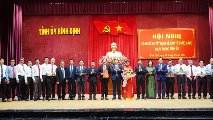 Đại tá Ngô Cự Vinh tham gia Ban Chấp hành Đảng bộ tỉnh Bình Định- Ảnh 1. Đại tá Ngô Cự Vinh tham gia Ban Chấp hành Đảng bộ tỉnh Bình Định- Ảnh 1.