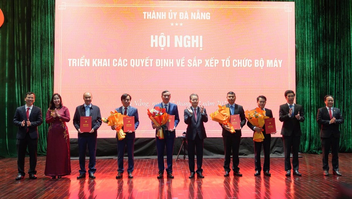 Đà Nẵng công bố các quyết định quan trọng về sắp xếp bộ máy- Ảnh 1. Đà Nẵng công bố các quyết định quan trọng về sắp xếp bộ máy- Ảnh 1.