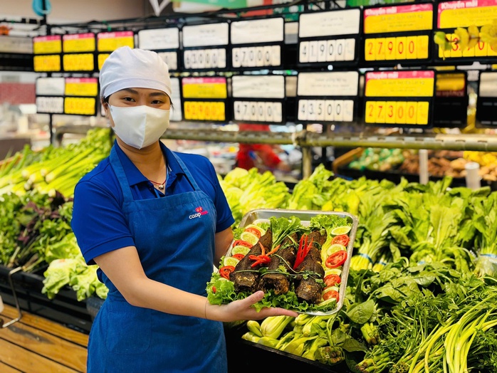 Siêu thị lần đầu bán cá lóc nướng ngày vía Thần Tài- Ảnh 1. Siêu thị lần đầu bán cá lóc nướng ngày vía Thần Tài- Ảnh 1.