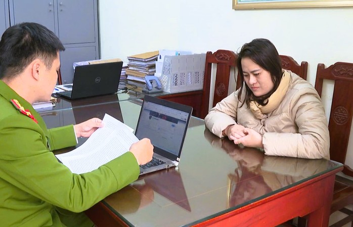 Nhờ giải hạn online, bị nữ thầy bói lừa hơn 1 tỉ đồng- Ảnh 1. Nhờ giải hạn online, bị nữ thầy bói lừa hơn 1 tỉ đồng- Ảnh 1.