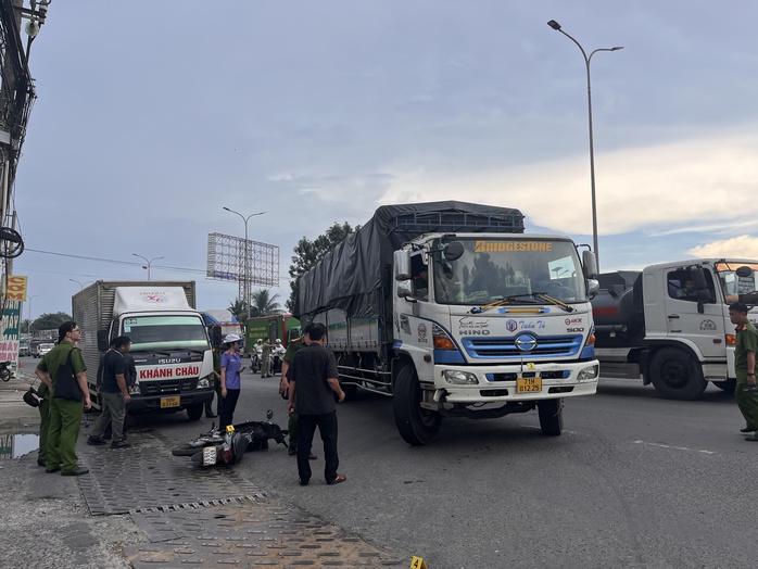 Kết luận vụ xe tải cán qua người đi xe máy ở Đồng Nai: Tài xế không thấy nạn nhân dưới gầm xe!- Ảnh 1. Kết luận vụ xe tải cán qua người đi xe máy ở Đồng Nai: Tài xế không thấy nạn nhân dưới gầm xe!- Ảnh 1.