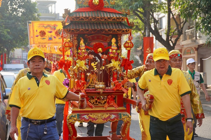 Hình ảnh ấn tượng lễ hội ở ngôi chùa cổ hơn 340 năm- Ảnh 9. Hình ảnh ấn tượng lễ hội ở ngôi chùa cổ hơn 340 năm- Ảnh 9.