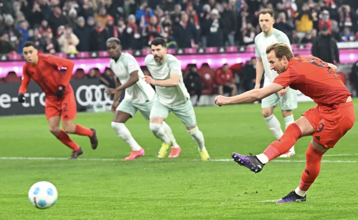 Harry Kane tỏa sáng chấm phạt đền, Bayern Munich vùi dập Bremen vững ngôi đầu- Ảnh 2. Harry Kane tỏa sáng chấm phạt đền, Bayern Munich vùi dập Bremen vững ngôi đầu- Ảnh 2.
