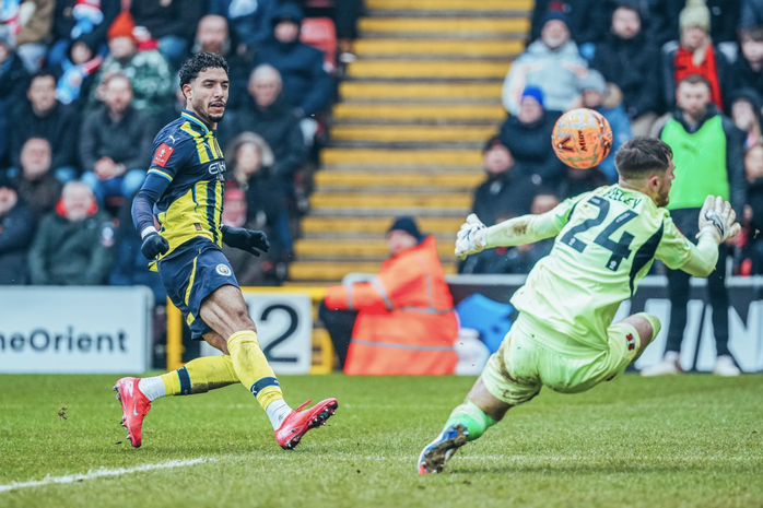 Chật vật thắng Leyton Orient, Man City giành vé vòng 5 FA Cup- Ảnh 2. Chật vật thắng Leyton Orient, Man City giành vé vòng 5 FA Cup- Ảnh 2.