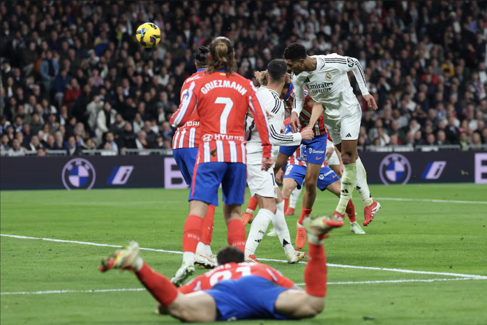 Real Madrid không thắng derby, La Liga nóng cuộc đua vô địch- Ảnh 4. Real Madrid không thắng derby, La Liga nóng cuộc đua vô địch- Ảnh 4.