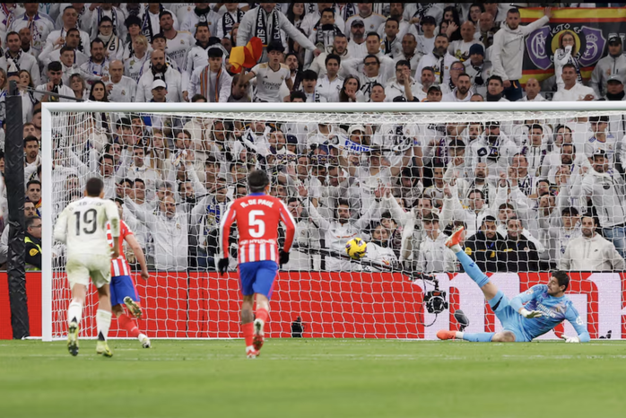 Real Madrid không thắng derby, La Liga nóng cuộc đua vô địch- Ảnh 2. Real Madrid không thắng derby, La Liga nóng cuộc đua vô địch- Ảnh 2.
