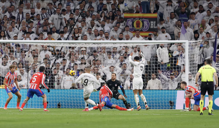 Real Madrid không thắng derby, La Liga nóng cuộc đua vô địch- Ảnh 3. Real Madrid không thắng derby, La Liga nóng cuộc đua vô địch- Ảnh 3.