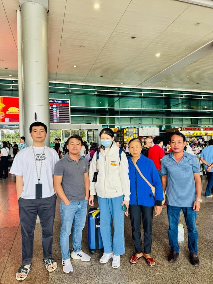 Nữ sinh viên "mất tích" dịp Tết và giây phút gặp lại người thân ở sân bay Tân Sơn Nhất - Ảnh 1. Nữ sinh viên "mất tích" dịp Tết và giây phút gặp lại người thân ở sân bay Tân Sơn Nhất - Ảnh 1.