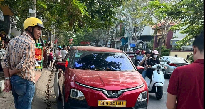 Tài xế tử vong trong chiếc ô tô đậu ven đường ở TP Biên Hoà - Đồng Nai- Ảnh 1. Tài xế tử vong trong chiếc ô tô đậu ven đường ở TP Biên Hoà - Đồng Nai- Ảnh 1.