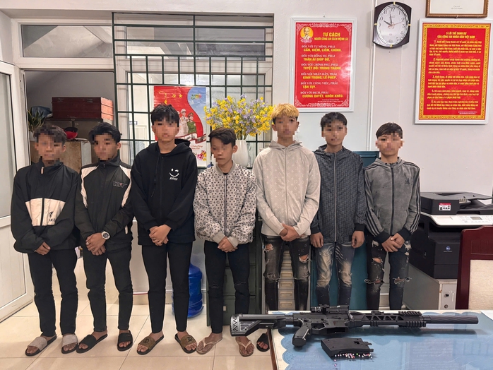 Clip: Thanh niên ở Nha Trang bắn súng giữa phố- Ảnh 1. Clip: Thanh niên ở Nha Trang bắn súng giữa phố- Ảnh 1.