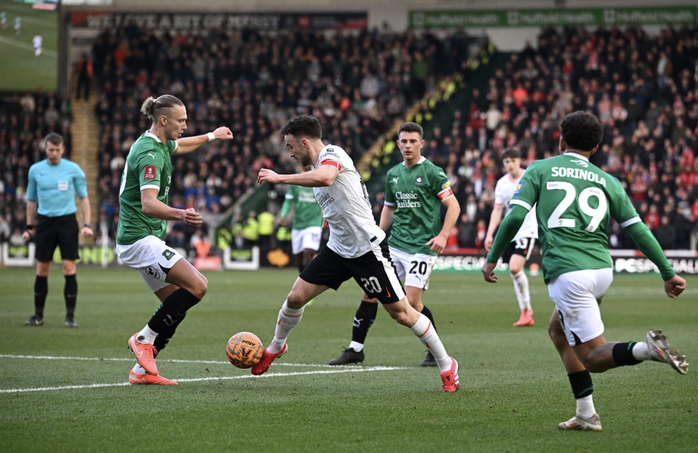 Địa chấn FA Cup, Plymouth Argyle hạ gục "gã khổng lồ" Liverpool- Ảnh 2. Địa chấn FA Cup, Plymouth Argyle hạ gục "gã khổng lồ" Liverpool- Ảnh 2.