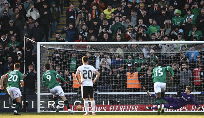 Địa chấn FA Cup, Plymouth Argyle hạ gục "gã khổng lồ" Liverpool- Ảnh 3. Địa chấn FA Cup, Plymouth Argyle hạ gục "gã khổng lồ" Liverpool- Ảnh 3.