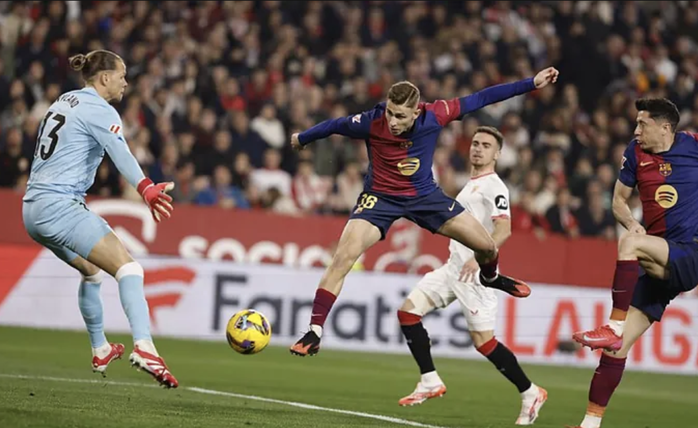 Thắng vùi dập Sevilla, Barcelona tăng tốc đua vô địch La Liga- Ảnh 4. Thắng vùi dập Sevilla, Barcelona tăng tốc đua vô địch La Liga- Ảnh 4.