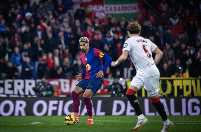 Thắng vùi dập Sevilla, Barcelona tăng tốc đua vô địch La Liga- Ảnh 3. Thắng vùi dập Sevilla, Barcelona tăng tốc đua vô địch La Liga- Ảnh 3.