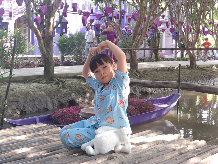 Hết Tết, du khách vẫn rủ nhau đến điểm du lịch toàn màu tím- Ảnh 6. Hết Tết, du khách vẫn rủ nhau đến điểm du lịch toàn màu tím- Ảnh 6.