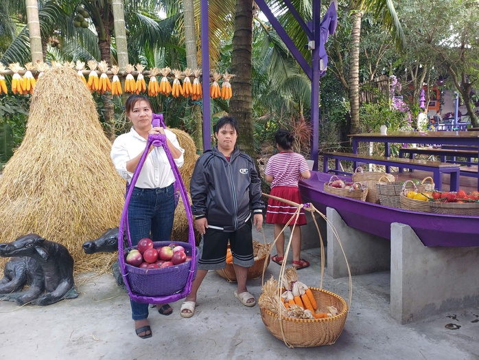 Hết Tết, du khách vẫn rủ nhau đến điểm du lịch toàn màu tím- Ảnh 7. Hết Tết, du khách vẫn rủ nhau đến điểm du lịch toàn màu tím- Ảnh 7.