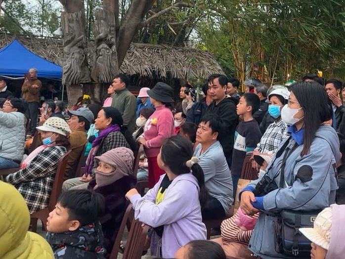 Du khách đổ về lễ hội làng mộc Kim Bồng - Hội An để trải nghiệm miễn phí nhiều dịch vụ- Ảnh 3. Du khách đổ về lễ hội làng mộc Kim Bồng - Hội An để trải nghiệm miễn phí nhiều dịch vụ- Ảnh 3.