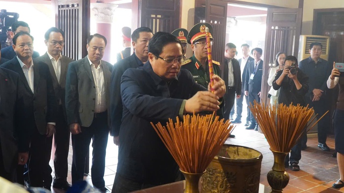 Thủ tướng Phạm Minh Chính dâng hương tại Khu lưu niệm Thủ tướng Phạm Văn Đồng- Ảnh 1. Thủ tướng Phạm Minh Chính dâng hương tại Khu lưu niệm Thủ tướng Phạm Văn Đồng- Ảnh 1.
