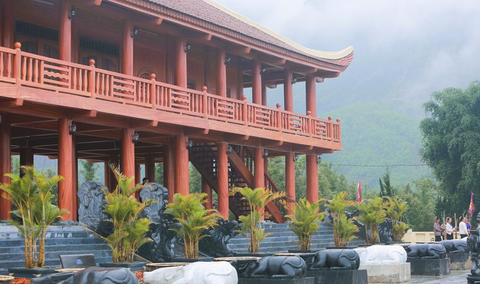 Độc đáo ngôi đền Chín Gian có 9 con trâu quỳ gối trước đền- Ảnh 2. Độc đáo ngôi đền Chín Gian có 9 con trâu quỳ gối trước đền- Ảnh 2.