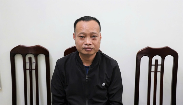 Khởi tố 2 anh em ruột hành hung nam tài xế ở phà Cồn Nhất- Ảnh 1. Khởi tố 2 anh em ruột hành hung nam tài xế ở phà Cồn Nhất- Ảnh 1.