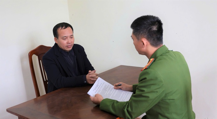 Khởi tố 2 anh em ruột hành hung nam tài xế ở phà Cồn Nhất- Ảnh 3. Khởi tố 2 anh em ruột hành hung nam tài xế ở phà Cồn Nhất- Ảnh 3.