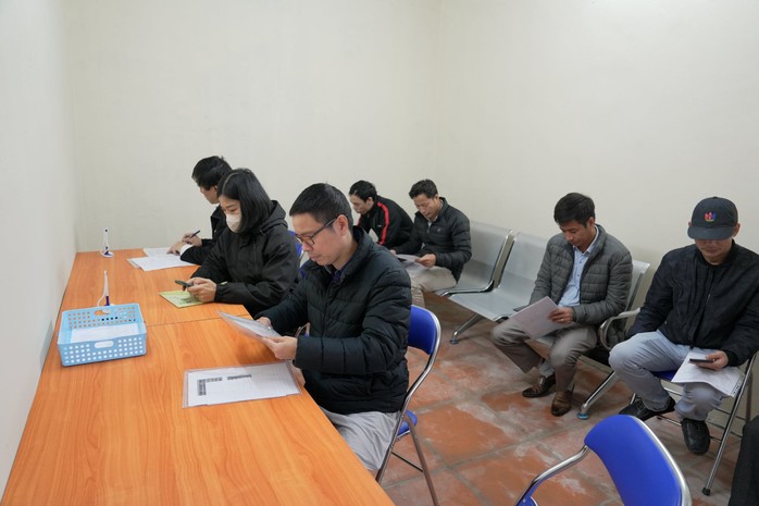 Hình ảnh ngày đầu CSGT cấp, đổi giấy phép lái xe- Ảnh 2. Hình ảnh ngày đầu CSGT cấp, đổi giấy phép lái xe- Ảnh 2.