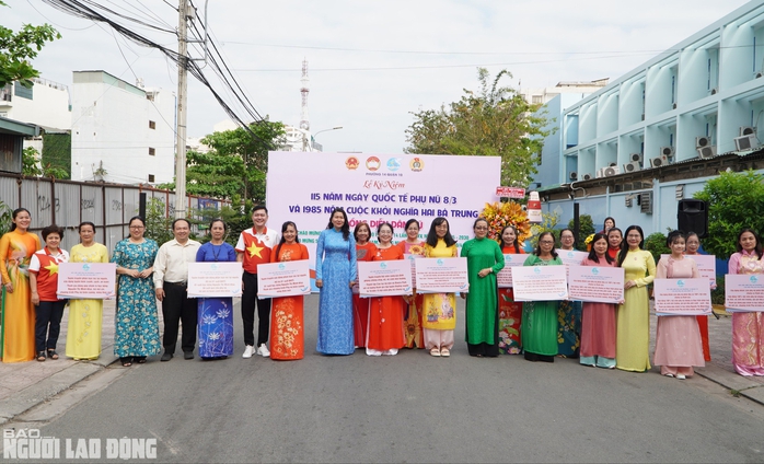 TP HCM: Hơn 200 người đồng diễn áo dài, chào mừng hàng loạt sự kiện quan trọng- Ảnh 6. TP HCM: Hơn 200 người đồng diễn áo dài, chào mừng hàng loạt sự kiện quan trọng- Ảnh 6.
