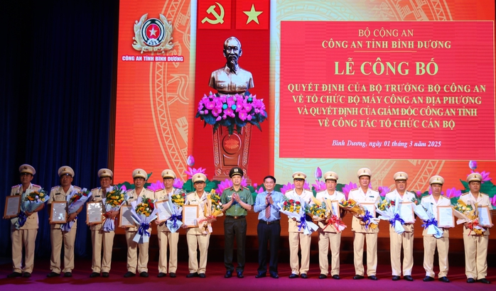 Giám đốc Công an Bình Dương: Bắt tay ngay vào việc sau sắp xếp bộ máy mới- Ảnh 1. Giám đốc Công an Bình Dương: Bắt tay ngay vào việc sau sắp xếp bộ máy mới- Ảnh 1.