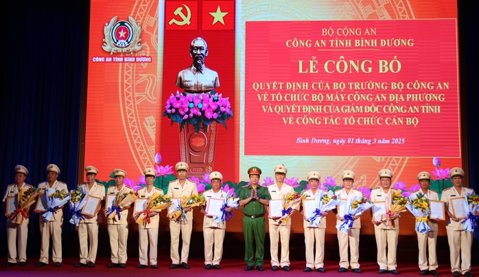 Giám đốc Công an Bình Dương: Bắt tay ngay vào việc sau sắp xếp bộ máy mới- Ảnh 6. Giám đốc Công an Bình Dương: Bắt tay ngay vào việc sau sắp xếp bộ máy mới- Ảnh 6.