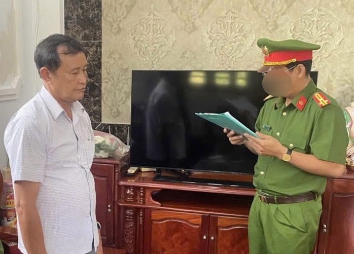 Bắt tạm giam Giám đốc Công ty CP Đầu tư - Phát triển nhà Cà Mau- Ảnh 1. Bắt tạm giam Giám đốc Công ty CP Đầu tư - Phát triển nhà Cà Mau- Ảnh 1.