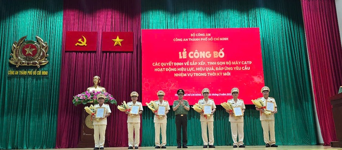 Công an TP HCM công bố nhiều quyết định quan trọng về công tác cán bộ- Ảnh 1. Công an TP HCM công bố nhiều quyết định quan trọng về công tác cán bộ- Ảnh 1.