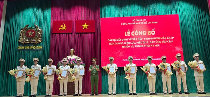 Công an TP HCM công bố nhiều quyết định quan trọng về công tác cán bộ- Ảnh 2. Công an TP HCM công bố nhiều quyết định quan trọng về công tác cán bộ- Ảnh 2.