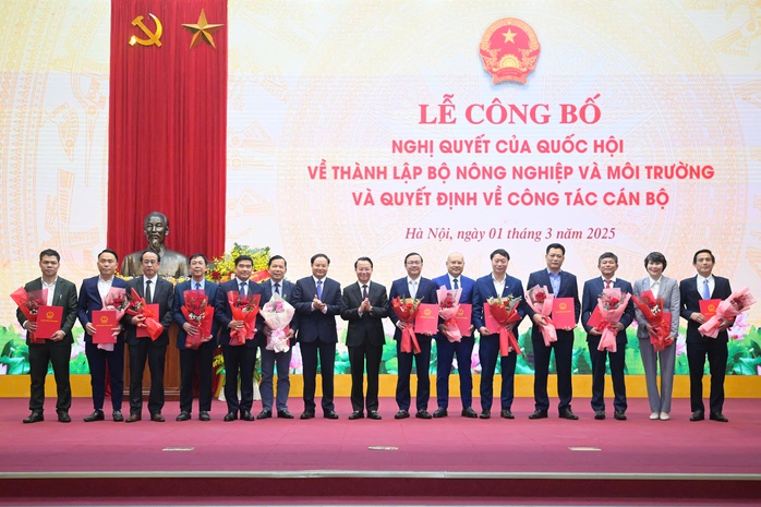 Bộ trưởng Bộ Nông nghiệp và Môi trường bổ nhiệm lãnh đạo các đơn vị trực thuộc- Ảnh 2. Bộ trưởng Bộ Nông nghiệp và Môi trường bổ nhiệm lãnh đạo các đơn vị trực thuộc- Ảnh 2.