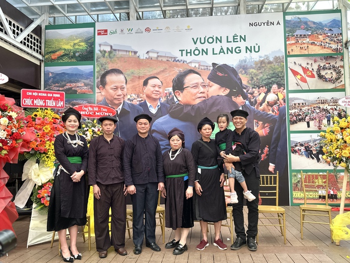 Nguyễn Á gây xúc động với "Vươn lên thôn Làng Nủ"- Ảnh 3. Nguyễn Á gây xúc động với "Vươn lên thôn Làng Nủ"- Ảnh 3.