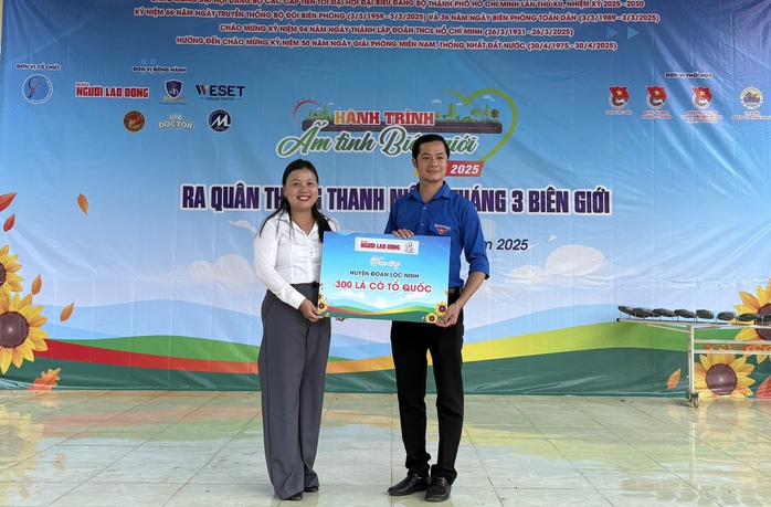 Báo Người Lao Động đồng hành cùng chương trình "Ấm tình biên giới" ở Bình Phước- Ảnh 1. Báo Người Lao Động đồng hành cùng chương trình "Ấm tình biên giới" ở Bình Phước- Ảnh 1.