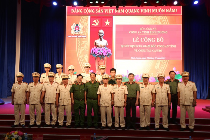 Công an Bình Dương tạm dừng thu nhận hồ sơ cấp Căn cước, định danh điện tử- Ảnh 1. Công an Bình Dương tạm dừng thu nhận hồ sơ cấp Căn cước, định danh điện tử- Ảnh 1.