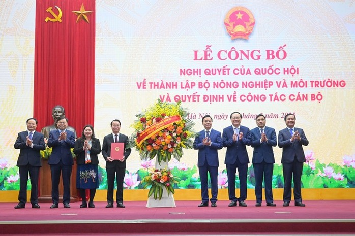 Bộ trưởng Bộ Nông nghiệp và Môi trường bổ nhiệm lãnh đạo các đơn vị trực thuộc- Ảnh 1. Bộ trưởng Bộ Nông nghiệp và Môi trường bổ nhiệm lãnh đạo các đơn vị trực thuộc- Ảnh 1.