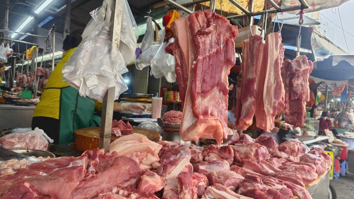 Giá heo hơi sốt, thịt heo có món vượt 300.000 đồng/kg- Ảnh 2. Giá heo hơi sốt, thịt heo có món vượt 300.000 đồng/kg- Ảnh 2.